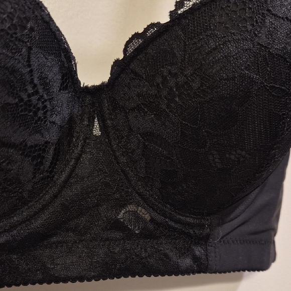 Elegant Black Lace Bra - Picture 4 of 5